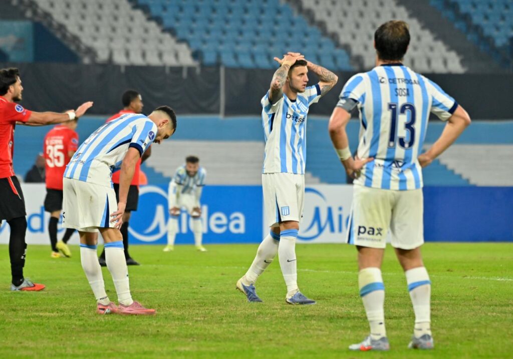 Racing cierra su participación en la Copa Sudamericana en medio de una crisis
