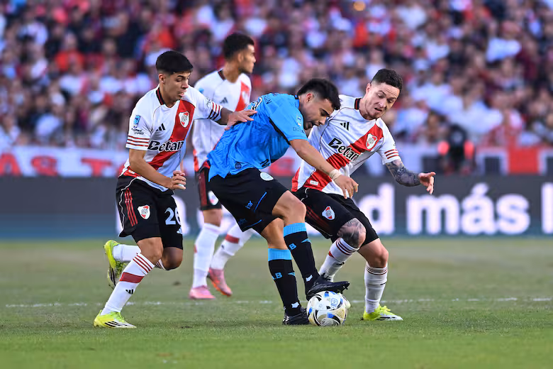 River Plate y Belgrano se enfrentan por el título del Torneo Apertura en Córdoba