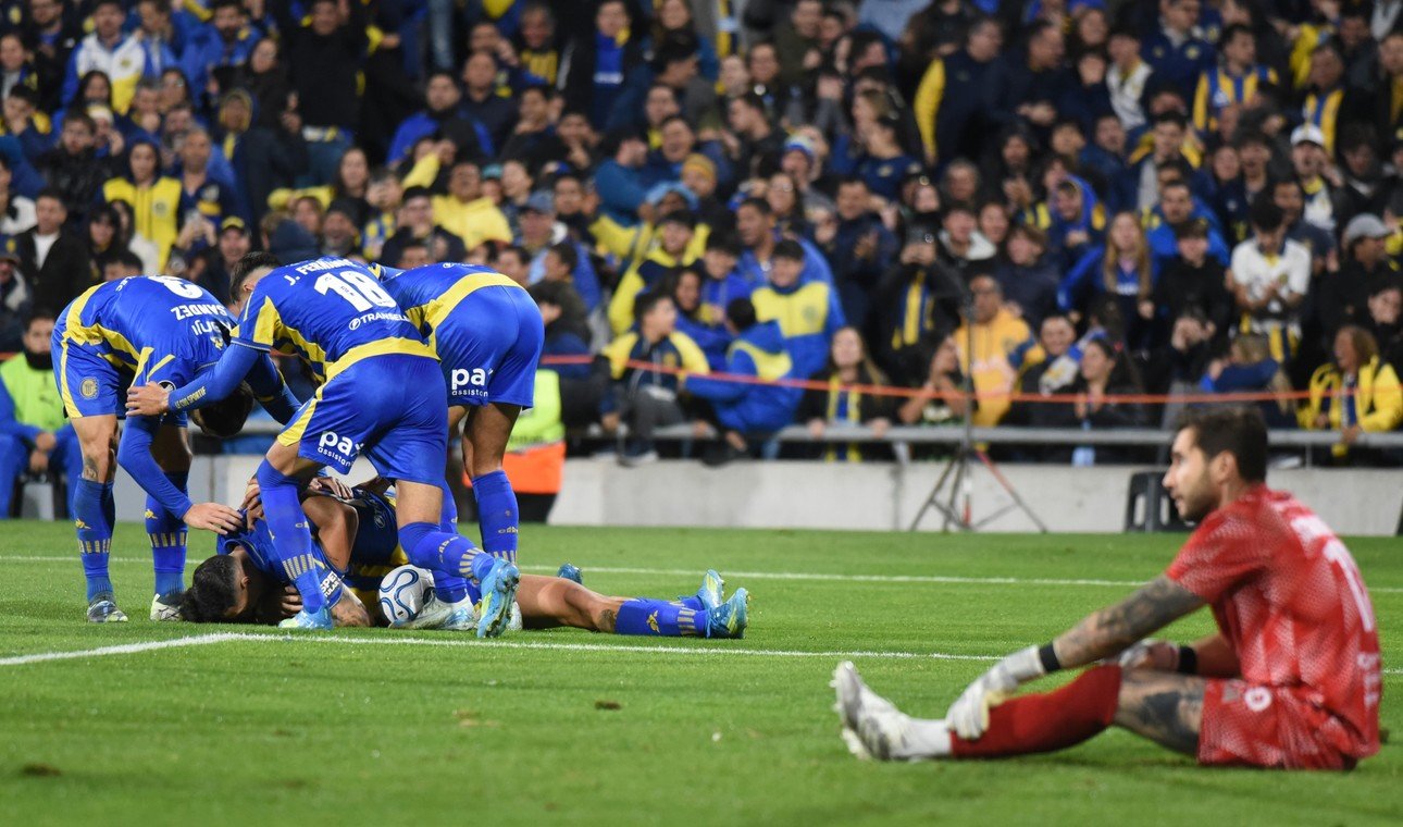 En este momento estás viendo Rosario Central goleó a Universidad Central y se metió en octavos de final 