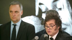 Lee más sobre el artículo Milei sostiene a Adorni pese al avance judicial y blinda su Gabinete en medio de la crisis
