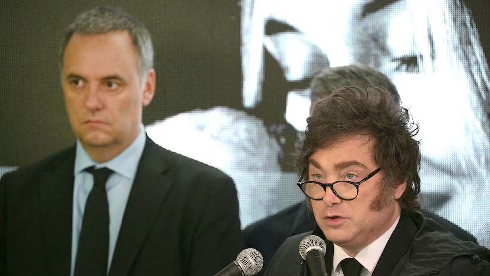 En este momento estás viendo Milei sostiene a Adorni pese al avance judicial y blinda su Gabinete en medio de la crisis