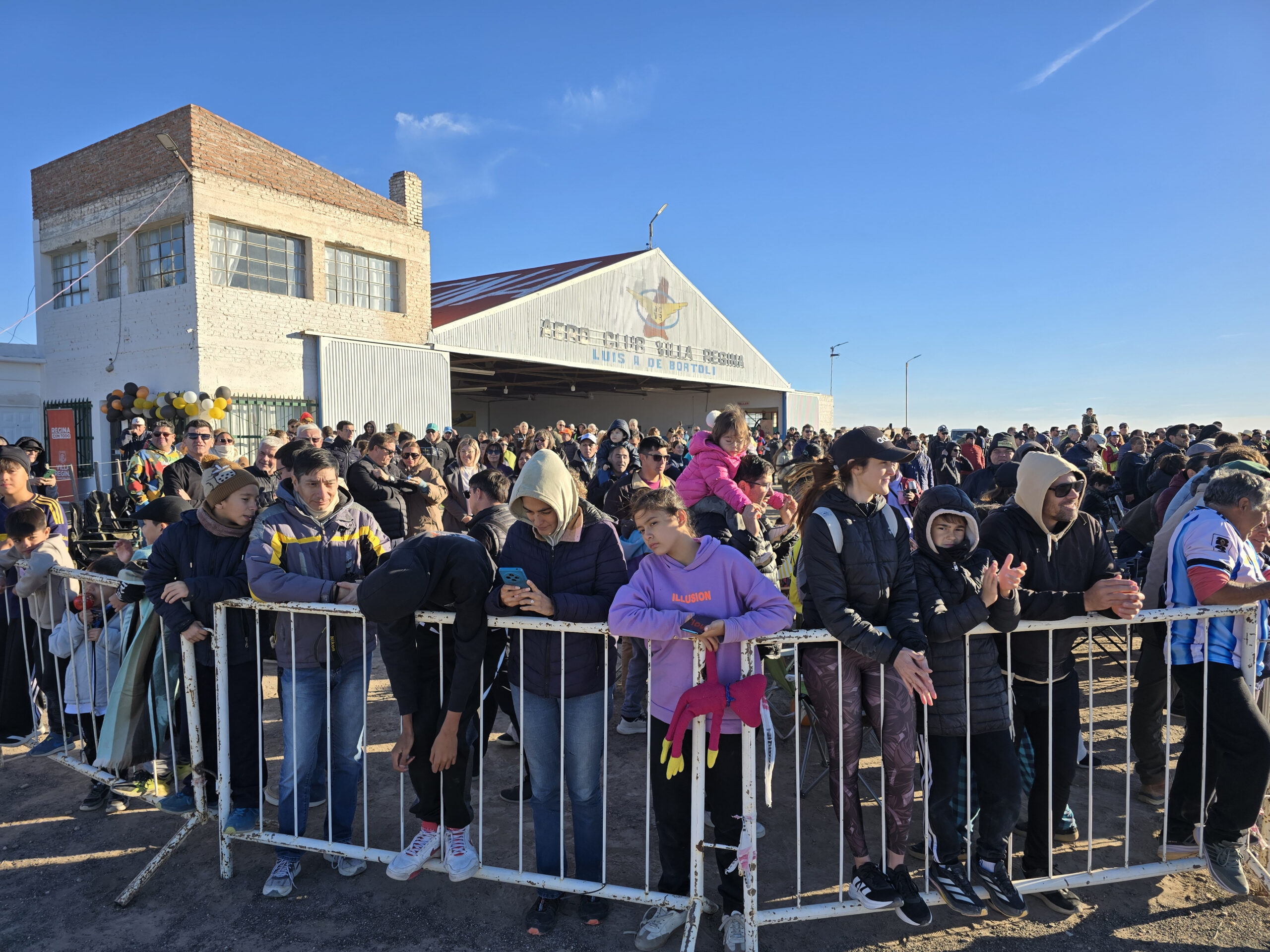 En este momento estás viendo Villa Regina celebró la historia y el presente de su Aeroclub