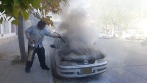 Lee más sobre el artículo Incendios afectan a dos vehículos en Cipolletti durante la madrugada