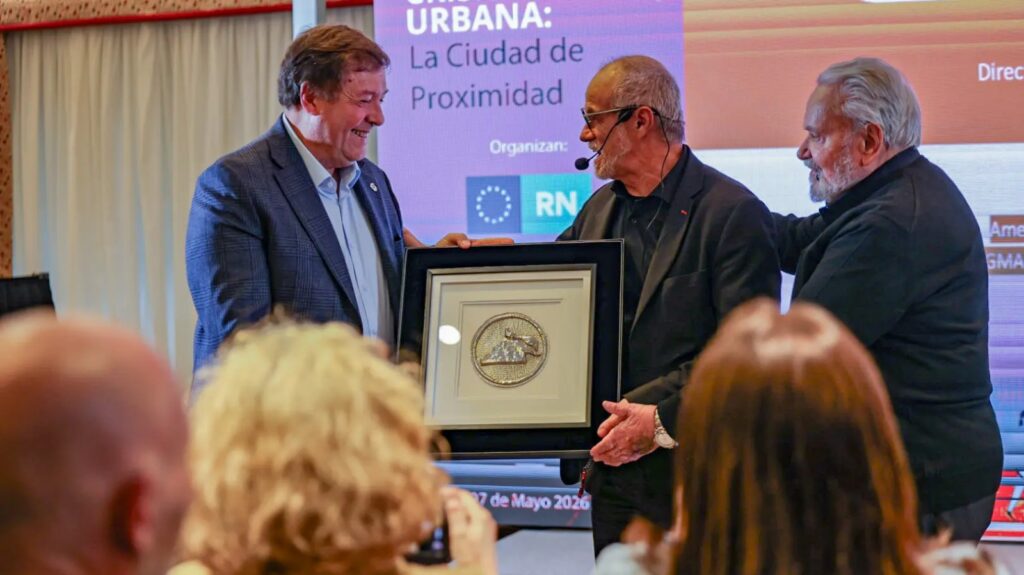 Weretilneck recibió al reconocido urbanista Carlos Moreno en Bariloche