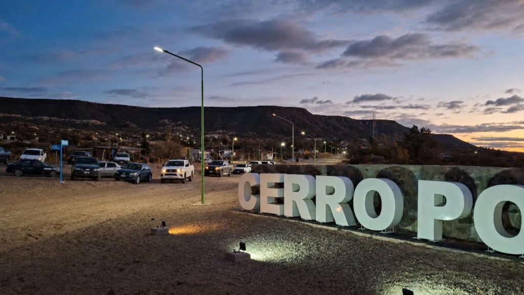 Más obras para la comunidad: Cerro Policía estrena alumbrado público