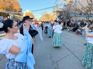 Lee más sobre el artículo Cipolletti celebró el 25 de Mayo con un multitudinario acto y un Pericón gigante