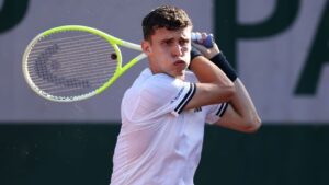 Lee más sobre el artículo Juan Manuel Cerúndolo dio el batacazo en Roland Garros y eliminó al número 1 del mundo