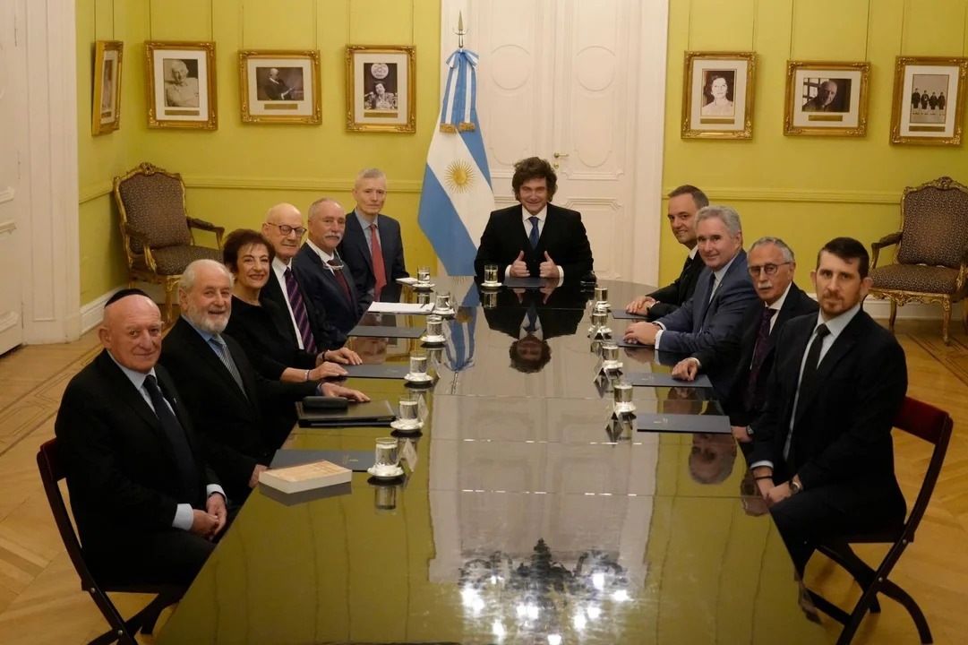 En este momento estás viendo Con Adorni a su lado, Milei recibió al presidente de B’nai B’rith Internacional