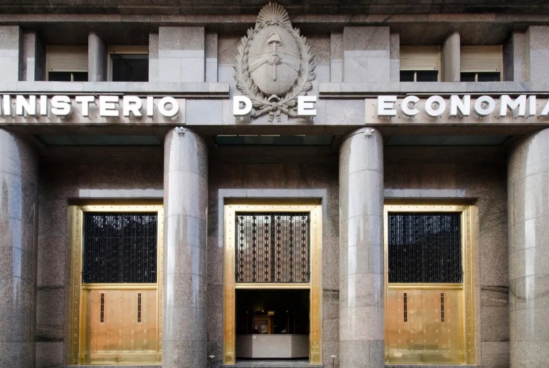 En este momento estás viendo Gasto público: el Gobierno profundiza el ajuste sobre las transferencias a Neuquén y Río Negro