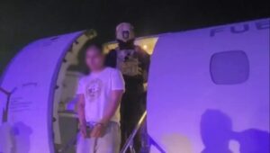 Lee más sobre el artículo Tras su llegada a la Argentina, indagan a “Pequeño J” por el triple crimen