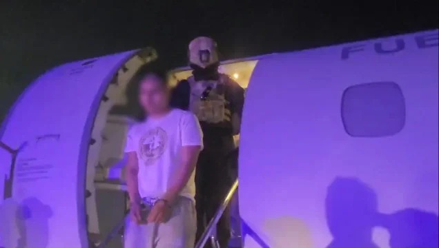 Tras su llegada a la Argentina, indagan a “Pequeño J” por el triple crimen