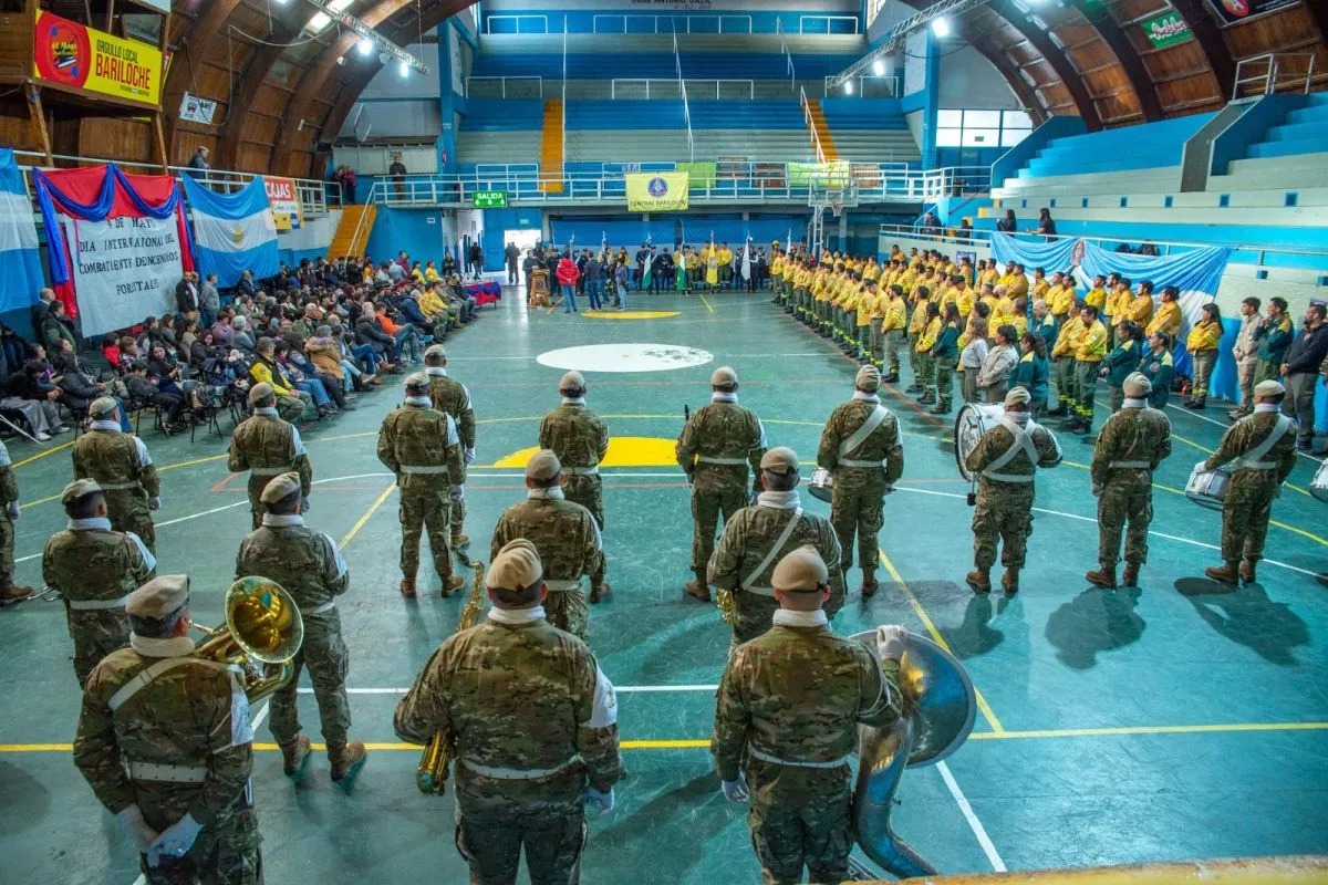 En este momento estás viendo Día del Combatiente: Weretilneck anunció una ley para jerarquizar al SPLIF y destacó el trabajo de brigadistas