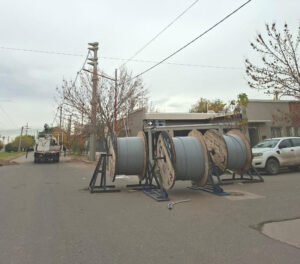 Lee más sobre el artículo Corte total sobre calle Rivadavia por trabajos de tendido eléctrico