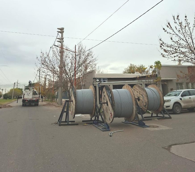 En este momento estás viendo Corte total sobre calle Rivadavia por trabajos de tendido eléctrico