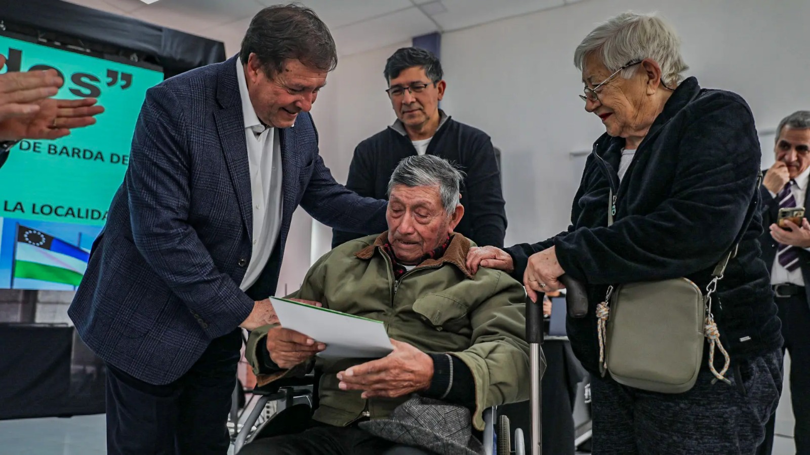 En este momento estás viendo Barda del Medio: Provincia licitó el polideportivo y entregó escrituras