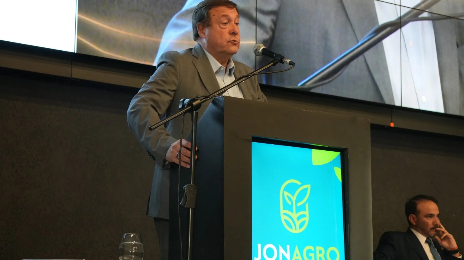 En este momento estás viendo Weretilneck presentó en JONAGRO el potencial productivo de Río Negro