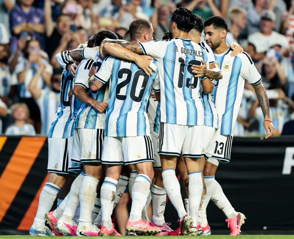 Argentina goleó 3-0 a Islandia y llega con todo al debut del Mundial