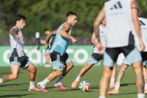Lee más sobre el artículo Hoy se sabrá el rival de Argentina en los 16avos de final del Mundial