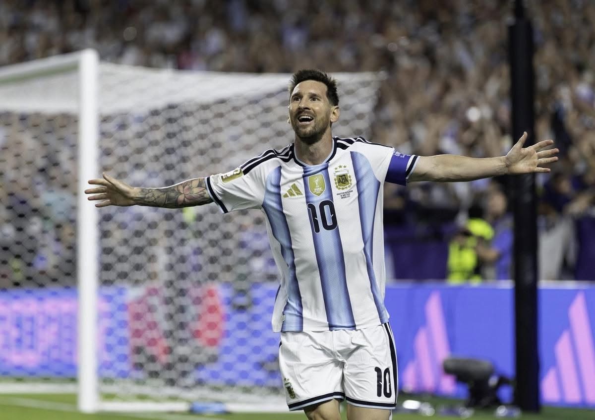 En este momento estás viendo Con un hat-trick de Messi, la Selección debutó goleando 3 a 0 a Argelia