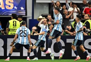 Lee más sobre el artículo Argentina venció a Austria con un doblete de Messi y avanzó a 16avos