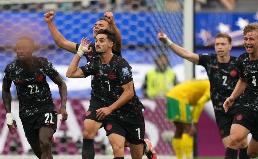 Canadá hizo historia: venció a Sudáfrica sobre la hora y avanzó a octavos