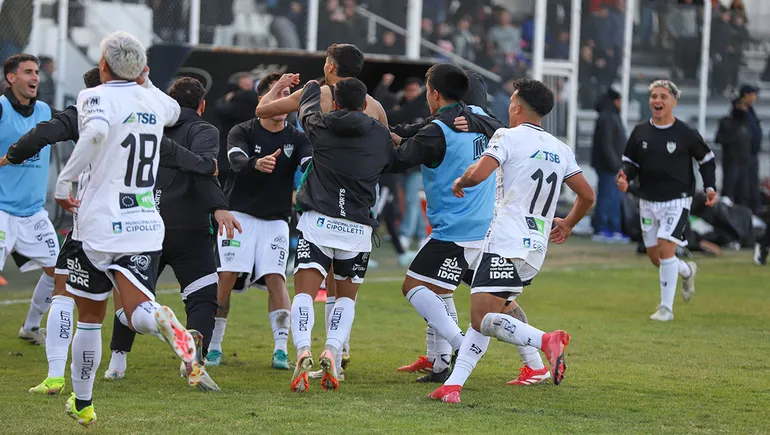 Cipolletti le ganó a Rincón con un gol agónico de Almirón