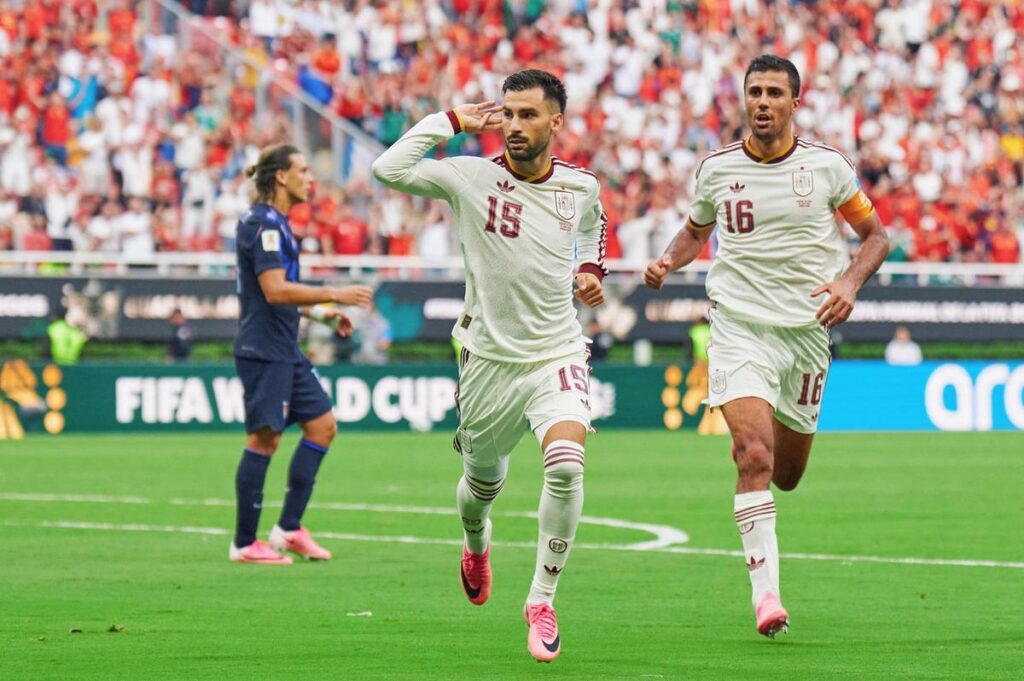 España venció a Uruguay, ganó su grupo y el rival de Argentina será Cabo Verde