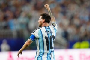 Lee más sobre el artículo La familia Messi emitió un comunicado por la salud de Jorge y aseguró que está “evolucionando favorablemente”