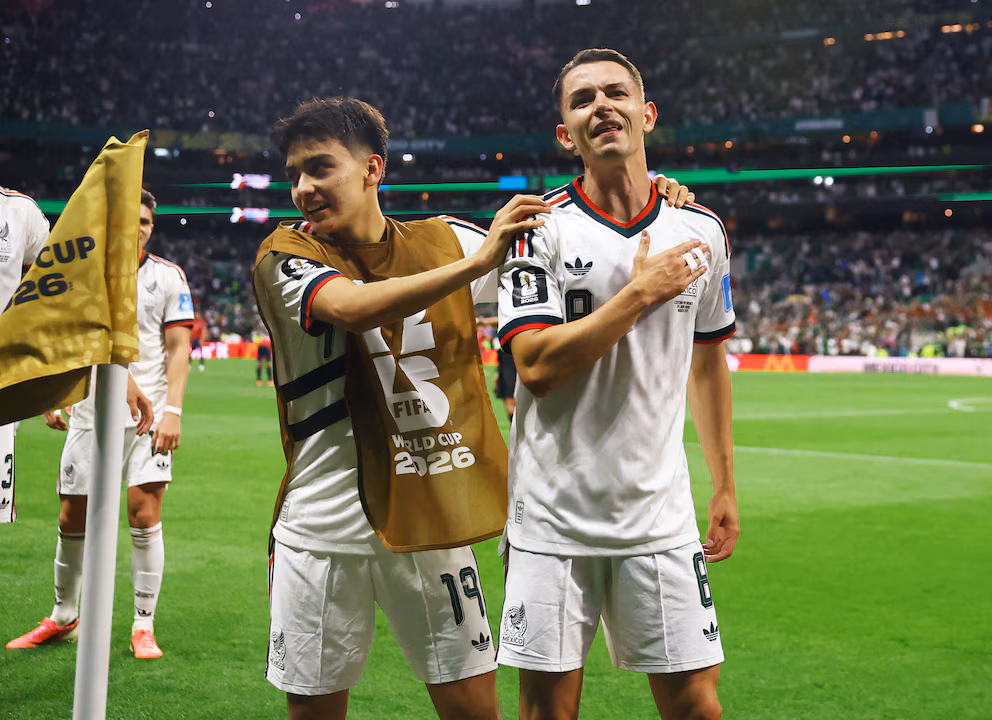 México goleó 3-0 a República Checa y clasificó a 16avos de final como primeros de la zona.