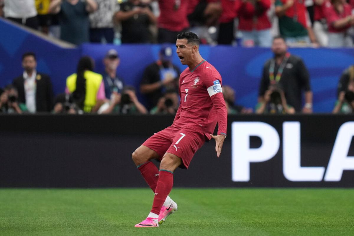 En este momento estás viendo Con doblete de Cristiano, Portugal goleó a Uzbekistán y sumó su primer triunfo