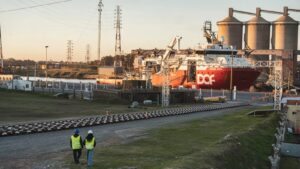 Lee más sobre el artículo Nuevo hito del VMOS: llegó el cargamento para iniciar las obras submarinas