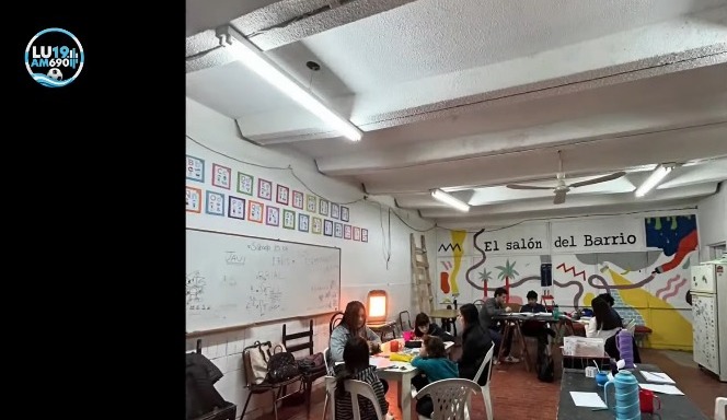 Pintar, dibujar y compartir: universitarios brindan clases de arte en barrio La Paz