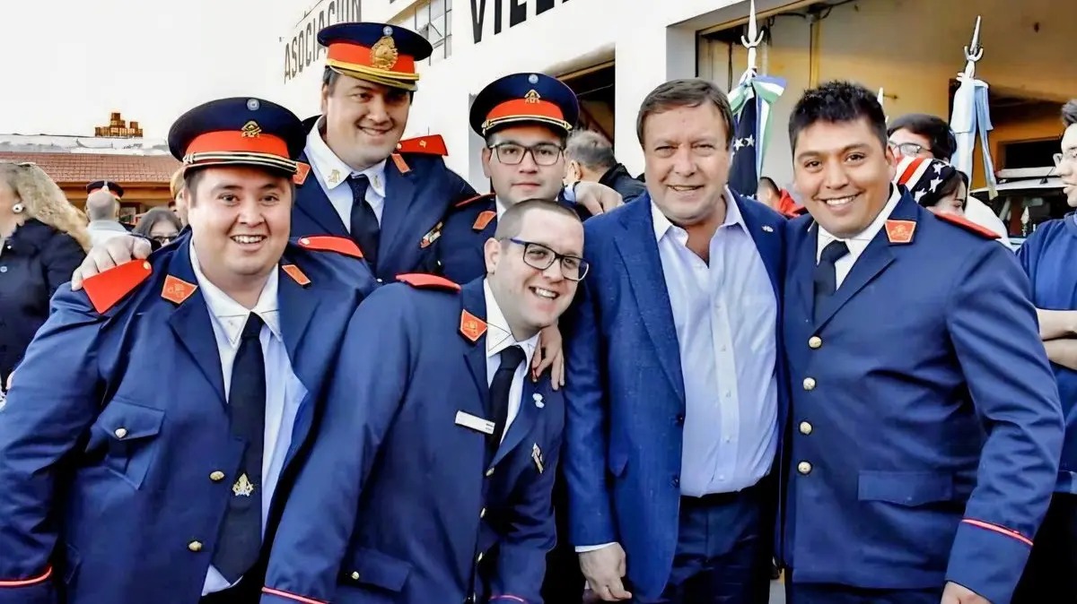 En este momento estás viendo Weretilneck: “Los bomberos voluntarios son orgullo rionegrino”