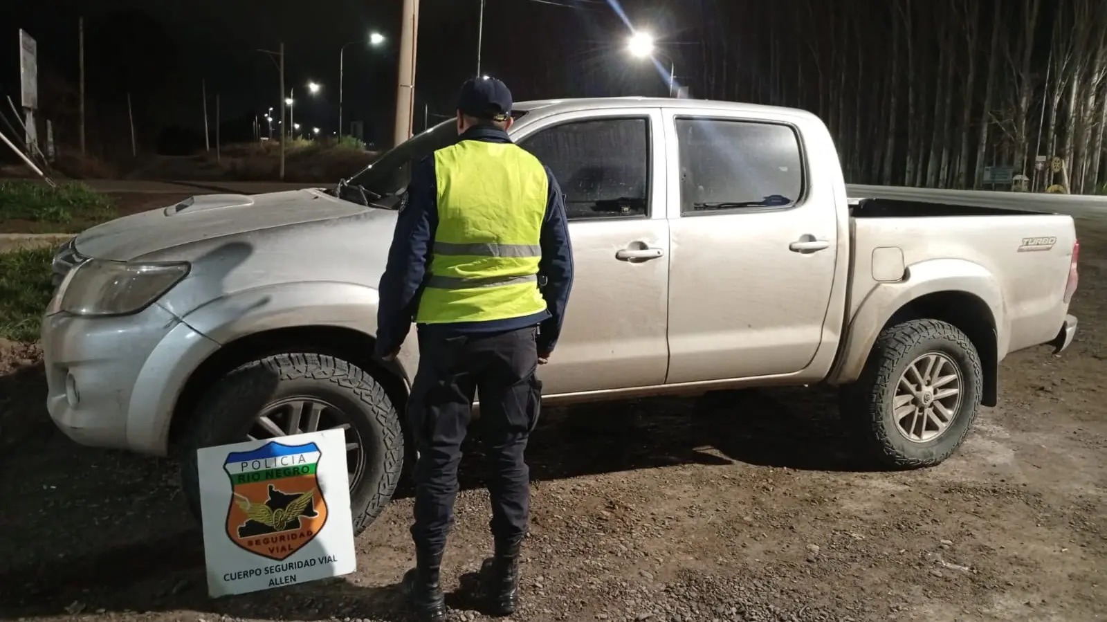 En este momento estás viendo Cipolletti: el 911 detectó una camioneta buscada y la secuestró