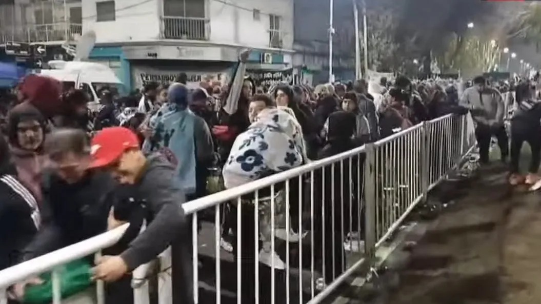 En este momento estás viendo Último adiós al Indio Solari: masiva despedida al ídolo popular
