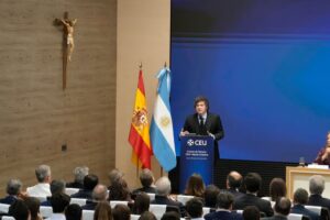 Lee más sobre el artículo Milei: “Si Adorni es culpable, lo eyecto de una patada”