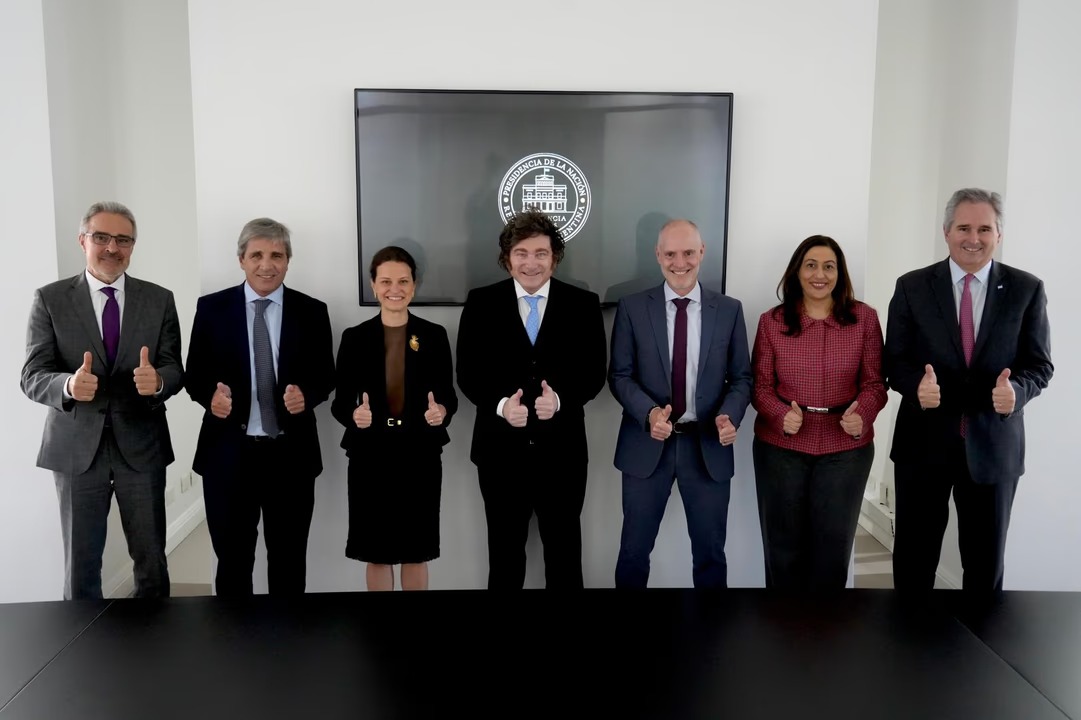 En este momento estás viendo Milei recibió al Banco Mundial tras aprobarse financiamiento millonario