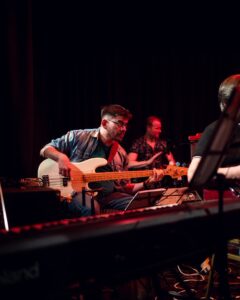 Lee más sobre el artículo La Banda Municipal de Cipolletti se presenta este domingo en el Centro de Artes y Exposiciones Roberto Abel