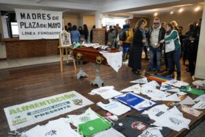Lee más sobre el artículo El velatorio de Taty Almeida reunió a dirigentes políticos, sindicales y referentes de derechos humanos