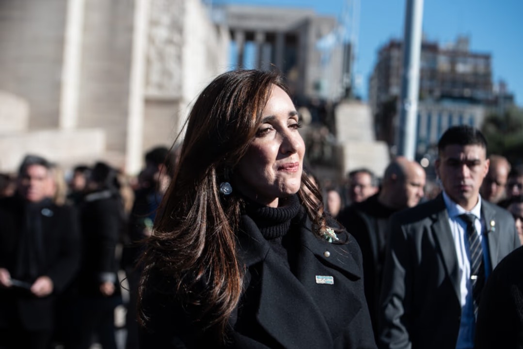 En este momento estás viendo Villarruel cuestionó al Gobierno en Rosario y apuntó contra Adorni