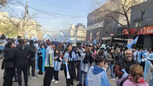 Lee más sobre el artículo Cipolletti se vistió de celeste y blanco: así se vivió el festejo