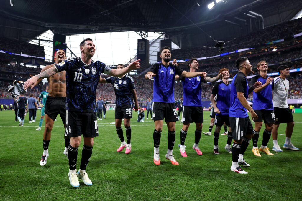 Argentina va por el bicampeonato mundial ante España en una auténtica finalísima