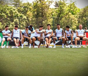 Lee más sobre el artículo Scaloni comienza a definir el equipo titular de Argentina para enfrentar a Suiza