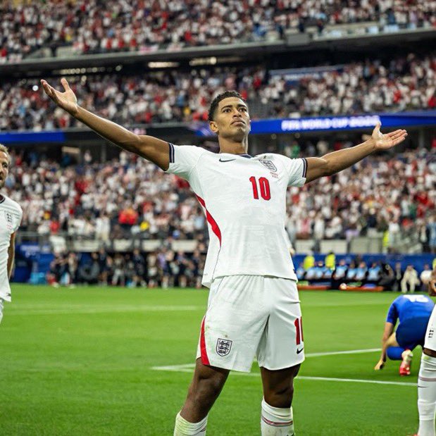 Con un doblete de Bellingham, Inglaterra venció a Noruega y se metió en semis