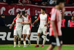 Lee más sobre el artículo Independiente venció 2 a 0 a Estudiantes de La Plata con goles de Ávalos y Montiel