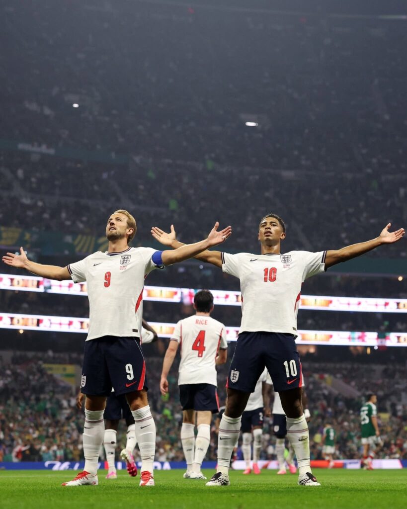 Inglaterra venció a México en el Azteca y se metió en cuartos de final