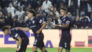 Lee más sobre el artículo Independiente Rivadavia venció a Huracán y selló su primera victoria en el Clausura