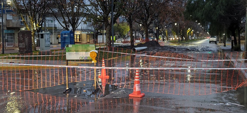 En este momento estás viendo Corte de tránsito en Cipolletti por obras cloacales en calle Alem
