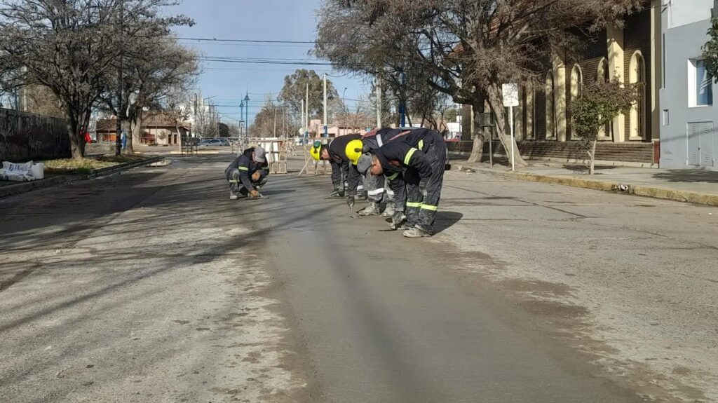 ARSA inició trabajos de bacheo en General Roca y Cinco Saltos