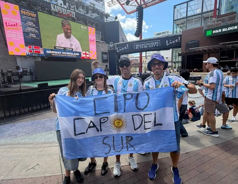 En este momento estás viendo “Bocha” Caldentey, el cipoleño viral que brilla en el Mundial